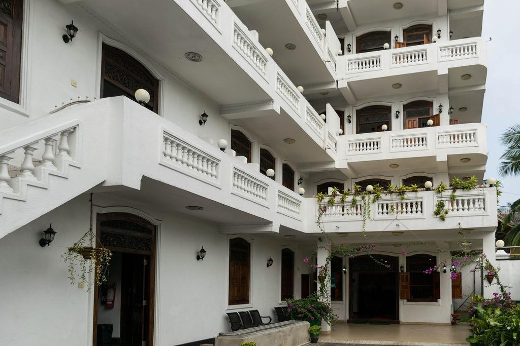 Ferienwohnung Dew Grand Regency Bataduwa Exterior foto