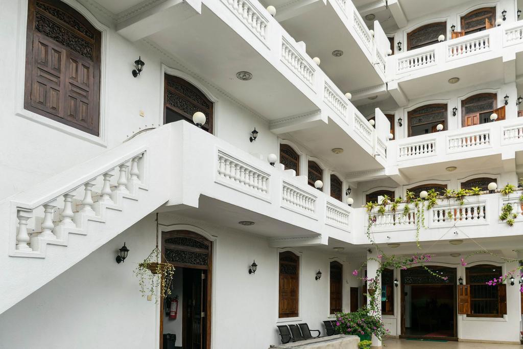 Ferienwohnung Dew Grand Regency Bataduwa Exterior foto