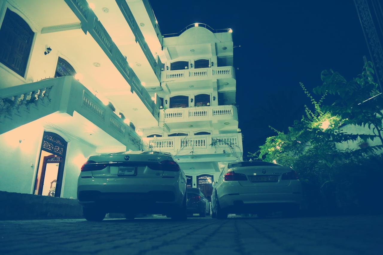 Ferienwohnung Dew Grand Regency Bataduwa Exterior foto