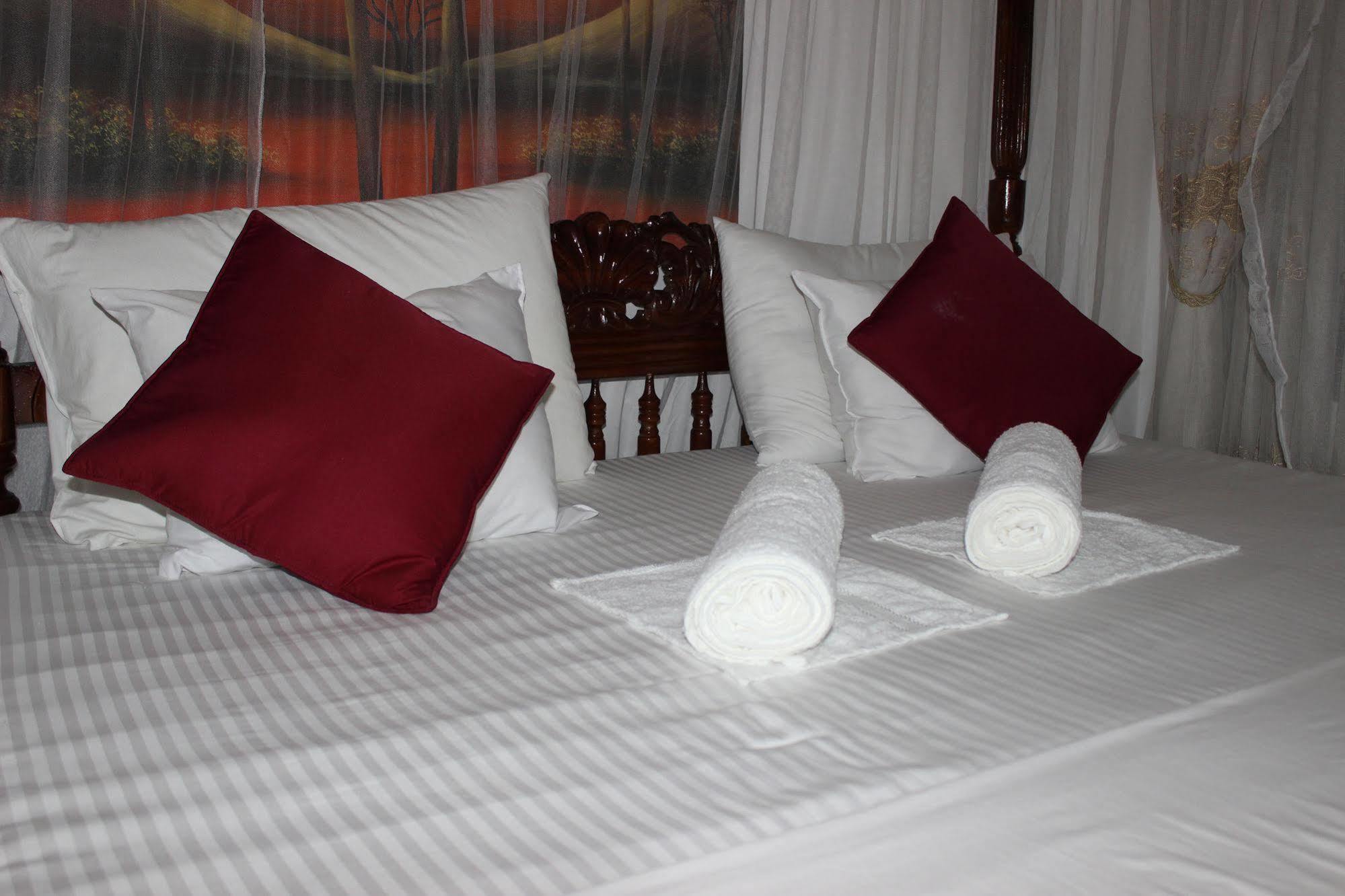 Ferienwohnung Dew Grand Regency Bataduwa Exterior foto