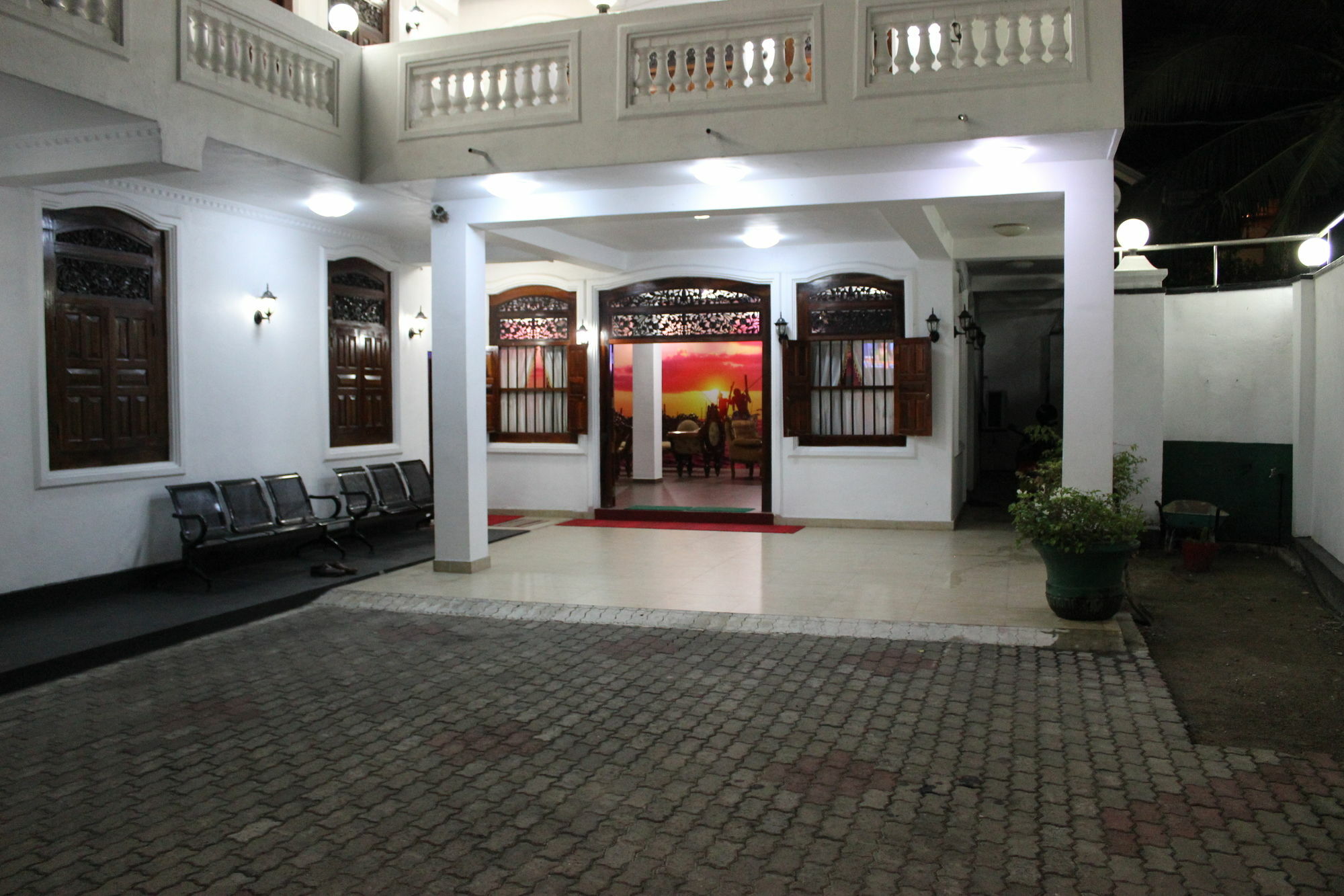 Ferienwohnung Dew Grand Regency Bataduwa Exterior foto